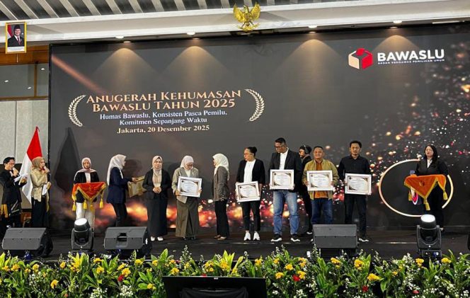 
					Bawaslu Kampar Sabet Penghargaan Terbaik II Kategori Foto Humanis di Anugerah Kehumasan Bawaslu RI Tahun 2025