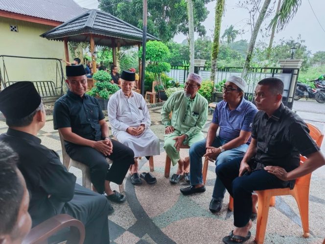 
					Bupati Kampar Ahmad Yuzar Melayat ke Kediaman Alm Ahmad Zaki Plt Kasatpol PP Kampar