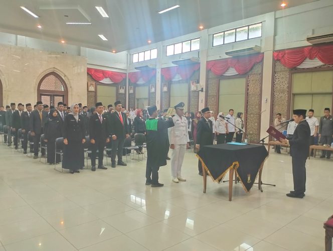 
					Bupati Kampar Diwakili Pj Setda Kampar Lantik dan Kukuhkan 43 Pejabat, Tekankan Integritas dan Profesionalisme