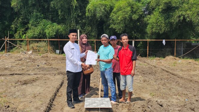 
					Kemenag Kampar Lakukan Pengukuran Arah Kiblat dan Serahkan Sertifikat di Musholla Al Marwah Siak Hulu