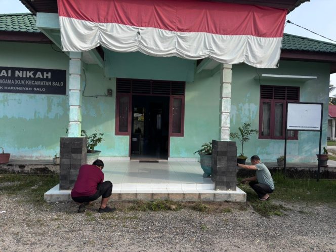 
					Gotong Royong Perkuat Kebersamaan Pegawai KUA Kecamatan Salo