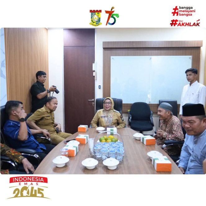 
					Wabup Kampar Misharti Terima Audiensi Ninik Mamak Lipat Kain Terkait Pembangunan MI