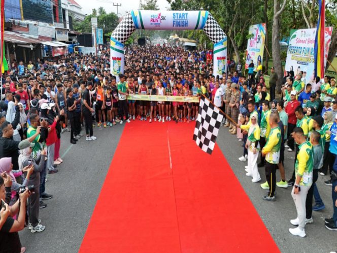 
					Diikuti Ribuan Peserta ,Bupati Kampar Lepas  Fun Run  Dalam Rangka HUT Kampar Ke-76 Tahun 2026