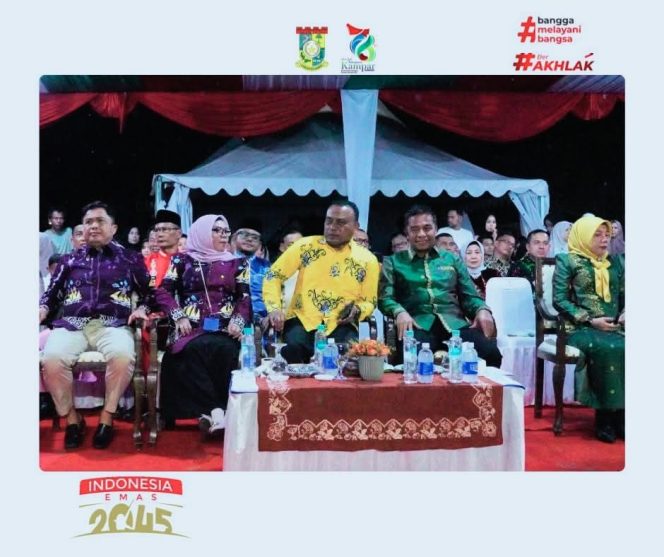 
					Meriahkan HUT Ke-76 Kabupaten Kampar Bupati Ahmad Yuzar dan Wabup Misharti Buka Pesta Rakyat Di Lapangan Merdeka.