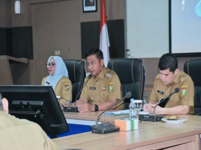 
					Bupati Kampar Ahmad Yuzar Instruksikan Seluruh OPD dan Camat Terapkan Gerakan Asri