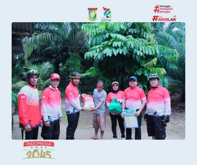 
					Sambut Bulan Ramadhan  Bupati Kampar dan Wabup Bersama Komunitas Sepeda Kampar Bagikan Sembako