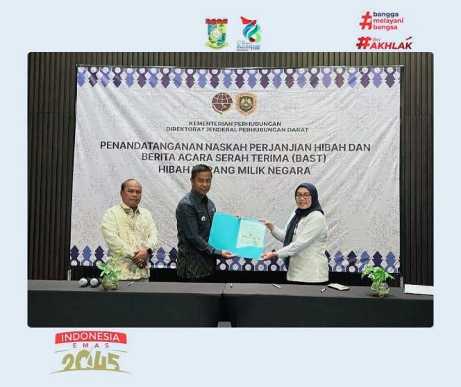 
					Bupati Kampar Lakukan Penandatanganan Naskah Perjanjian Hibah dan BAST Bus Sekolah TA. 2025 Wujudkan Komitmen Peningkatan Layanan Pendidikan di Kabupaten Kampar
