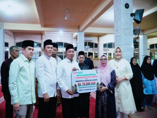 
					Safari Ramadhan di Kuok, Wabup Kampar Resmikan Bank Beras dan Serahkan Sejumlah Bantuan