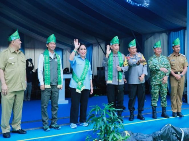 
					Bupati Kampar Ahmad Yuzar Bersama Kapolri Resmikan Jembatan Merah Putih di Desa Gobah Kecamatan Tambang