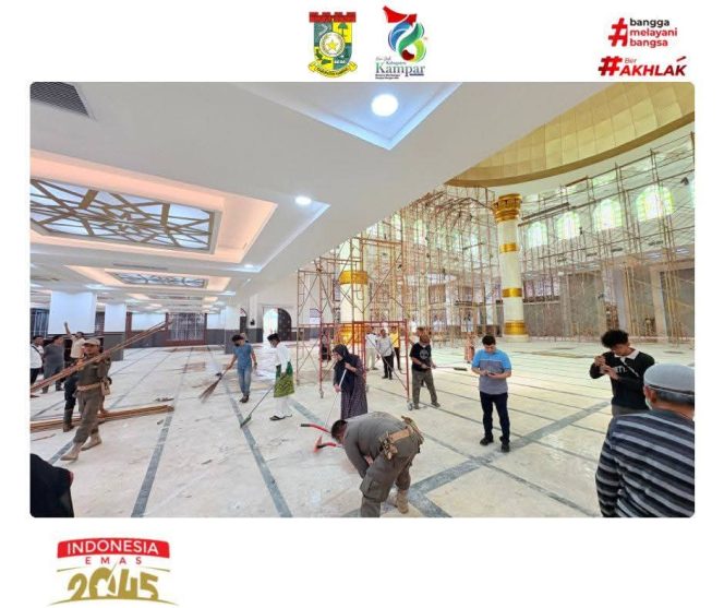 
					Persiapan Idul Fitri 1447 H, Bupati Kampar dan Masyarakat Gotong Royong Bersihkan Masjid Islamic Center