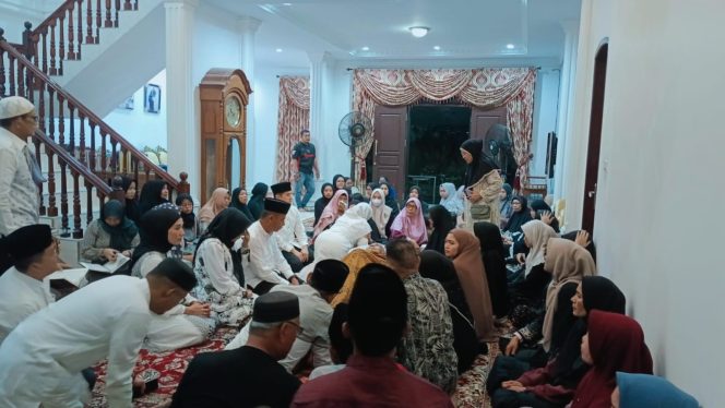 
					Bupati Kampar Ahmad Yuzar dan Wabup Melayat ke Kediaman Almarhum H. A. Zakir, SH, Mantan Wakil Bupati Kampar