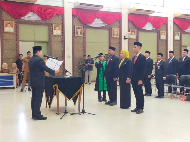 
					Diwakili Pj Sekda, Bupati Kampar Lantik 26 Pejabat Administrator dan Pengawas