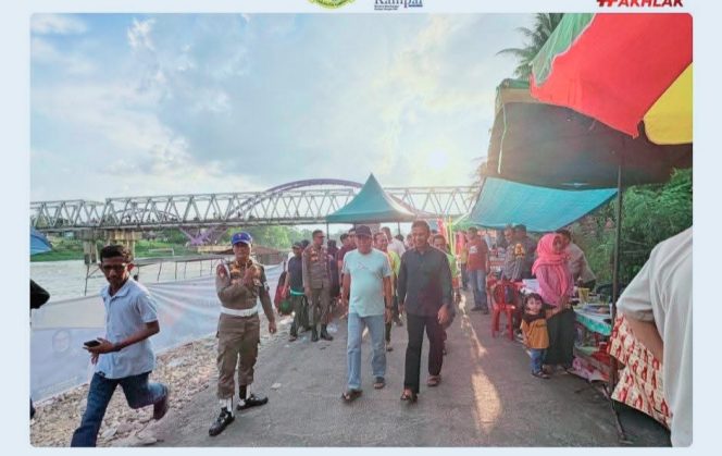 
					Secara Langsung Bupati Kampar Tinjau dan Saksikan Lomba Pacu Sampan di Tepian Sungai Kampar