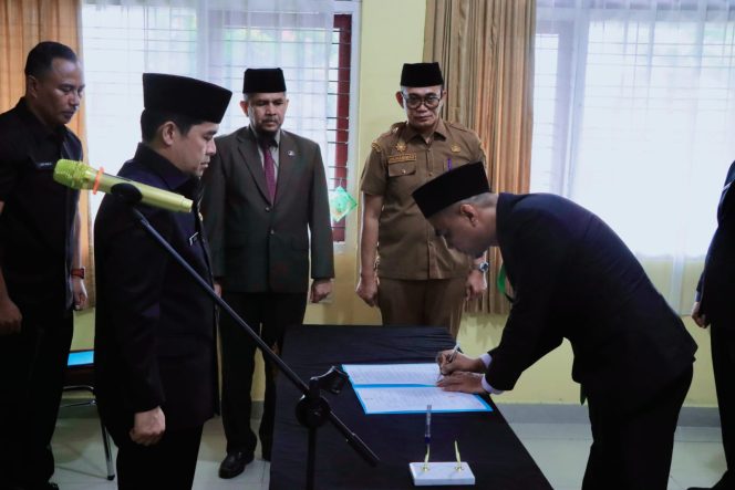 
					Ambil Sumpah Jabatan, Pj Sekda Kampar Kukuhkan 5 Pejabat Baru