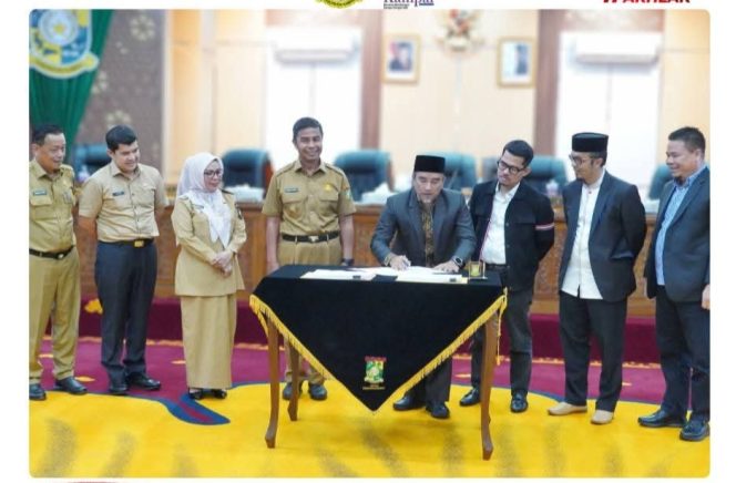 
					Rapat Paripurna DPRD Kampar, Ahmad Yuzar Paparkan Capaian Kinerja 2025