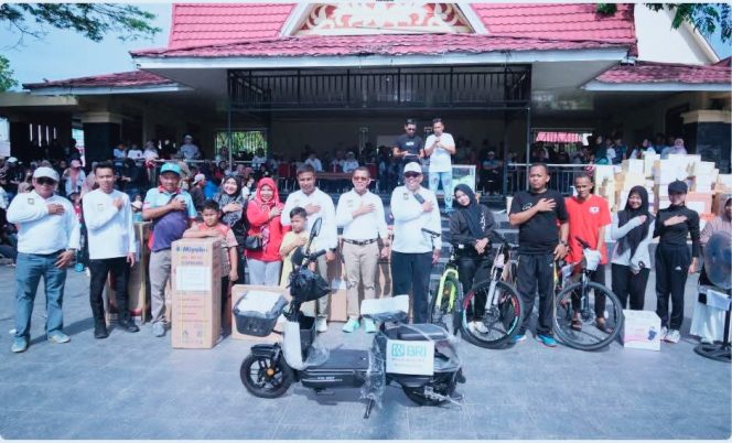 
					May Day 2026, Bupati Ahmad Yuzar dan Wakil Bupati Kampar Ikuti Jalan Santai, Ratusan Doorprize Disediakan