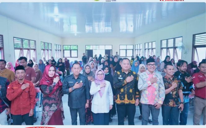 
					Wabup Kampar Misharti Menyalurkan Bantuan Kartu Keluarga Sejahtera
