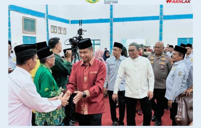 
					Bupati Kampar Hadiri Pelantikan Pengurus IMK Pelalawan dan HIWAKAP Periode 2025–2030