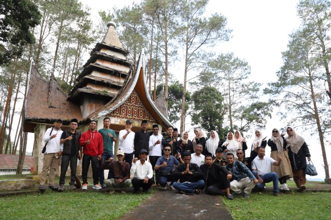 
					Rihlah Telusur Budaya LPP BAIK Kampar Napak Tilas Sumpah Sati Bukik Marapalam Di Puncak Pato.