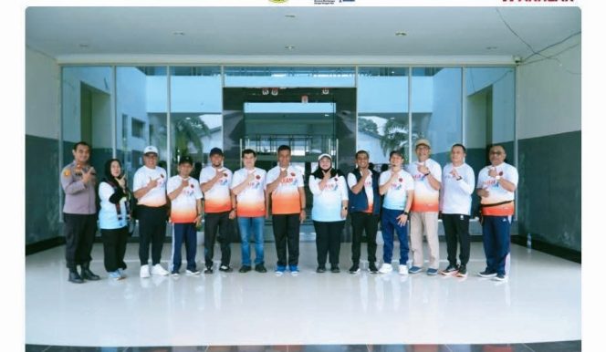 
					Dies Natalis ke-18 Polkam, Bupati Kampar Ahmad Yuzar Lepas Peserta Polkam Run 5K 2026
