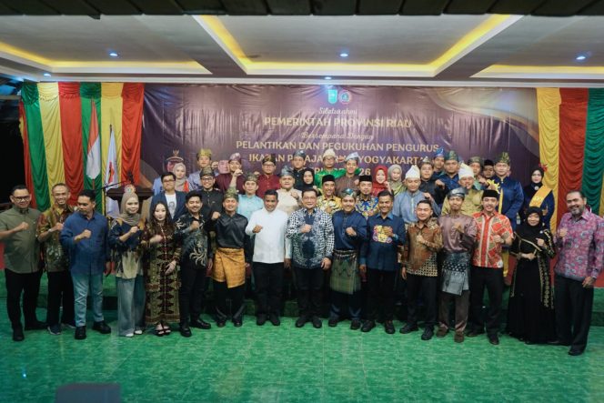 
					Ketua DPRD Kampar Ahmad Taridi Hadiri dan Ucapkan Selamat Atas Pengukuhan IPR Yogyakarta