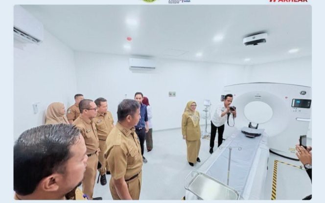 
					Tingkatkan Layanan Kesehatan Masyarakat Kampar, Bupati dan Wabup Tinjau Falilitas CT Scan RSUD Bangkinang.