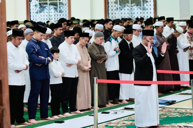 
					Bupati Kampar Ahmad Yuzar Bersama Wabup  Sholat Idul Adha 1447 H di Masjid Al-Ihsan Islamic Center Bangkinang