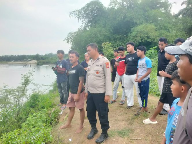 
					Mandi dan Mancing di Sungai Kampar, Buruh Asal Jabar Terseret Arus Hingga Tenggelam di Pulau Kosiok