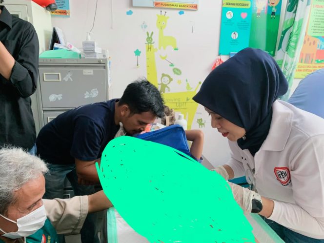 
					Hari Bakti Dokter Indonesia Ke 118, IDI Kampar dan BAZNAS Gelar Sunat Massal 100 Anak
