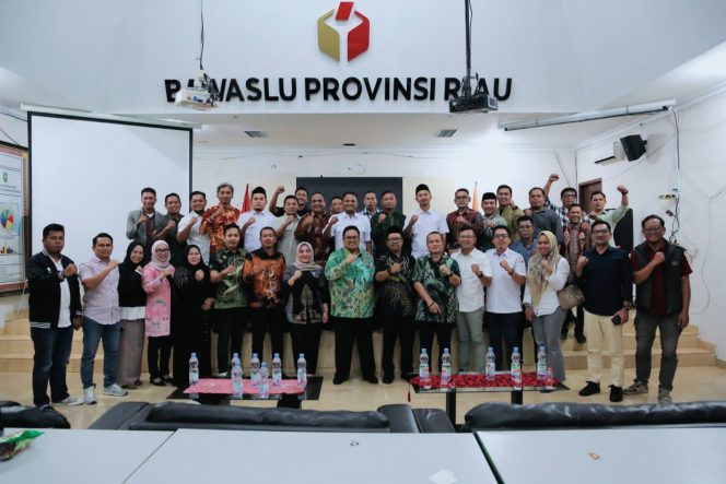 
					Silaturrahmi dan Peningkatan Kapasitas Pengawasan oleh Ketua Bawaslu RI di Bawaslu Riau, Ini Kata Syawir