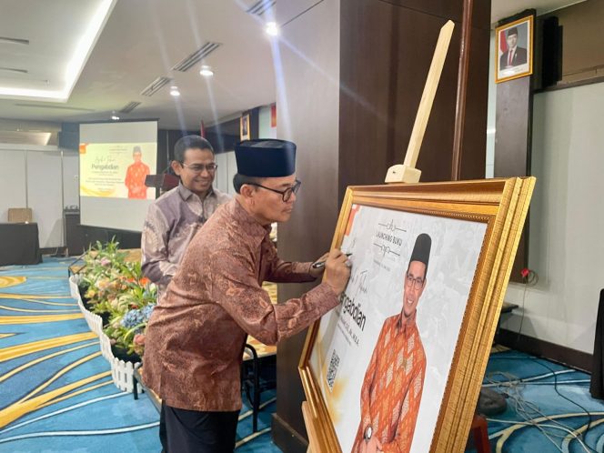 
					Hendry Munief Luncurkan Buku Jejak 1 Tahun Pengabdian, Angkat Kinerja sebagai anggota DPR RI