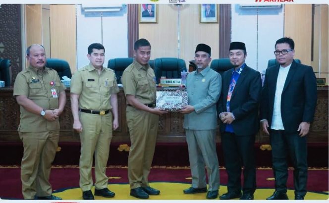 
					Bupati Kampar Ahmad Yuzar Hadiri Paripurna Ranperda APBD 2025 dan Sampaikan Rancangan KUA-PPAS 2027