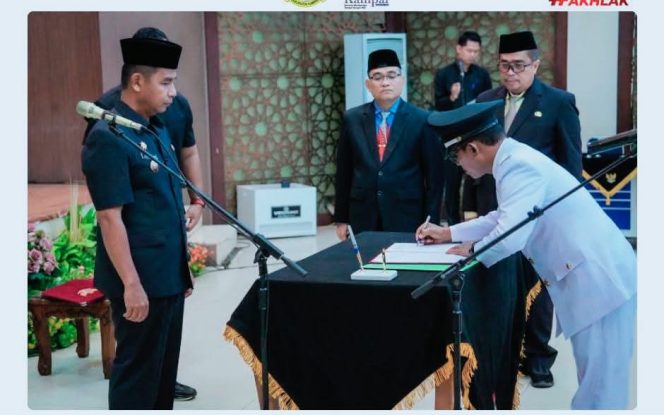 
					Bupati Kampar  Ahmad Yuzar Lantik 22 Penjabat Kepala Desa, Tekankan Integritas dan Pelayanan kepada Masyarakat