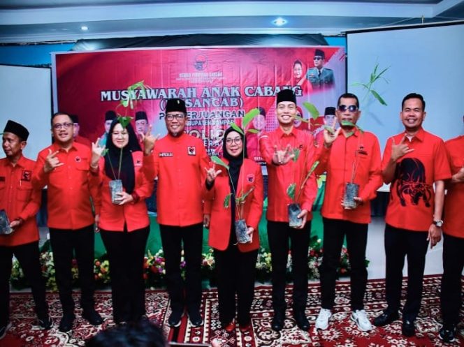 
					Wabup Kampar Misharti Hadir Dan Ikuti Musyawarah Anak Cabang PDI Perjuangan Se Kabupaten Kampar