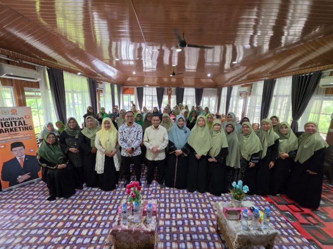 
					Hendry Munief Dorong Penguatan Mindset Bisnis dalam Pelatihan Digital Marketing BMIWI Riau