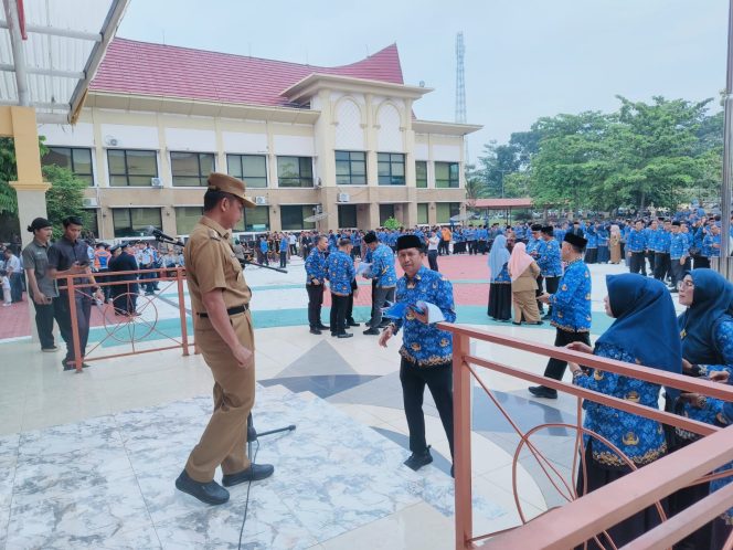 
					Bupati Kampar Absen Langsung di Lapangan, Bagi yang Tidak Apel Potong TPP