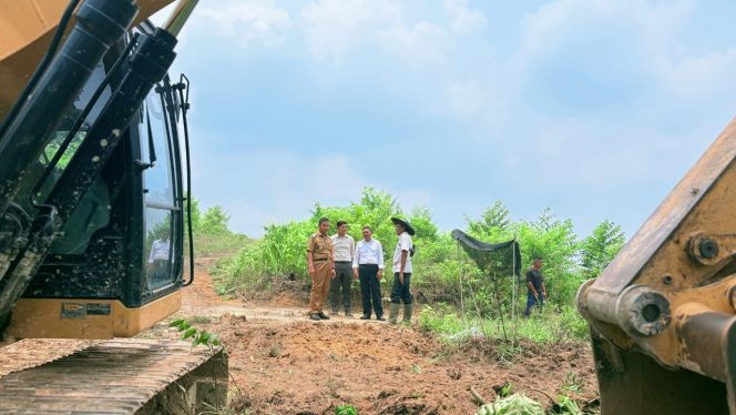 
					Bupati Kampar Fasilitasi Masyarakat Membuka Lahan Tanpa Membakar, Alat Berat Disiapkan