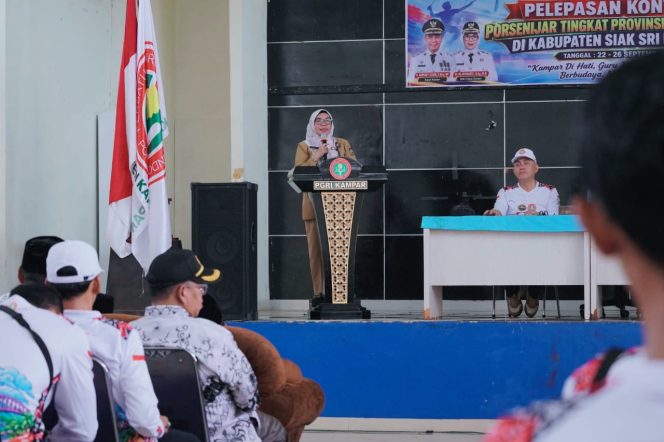 
					Wakil Bupati Misharti Lepas 88 Kontingen Porsenijar dan Bakar Semangat Guru Kabupaten Kampar.