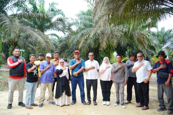 
					Agar Progres Sesuai Rencana Wakil Bupati Kampar Dr Misharti Tinjau Pembangunan Jalan di Kelurahan Sungai Pagar.