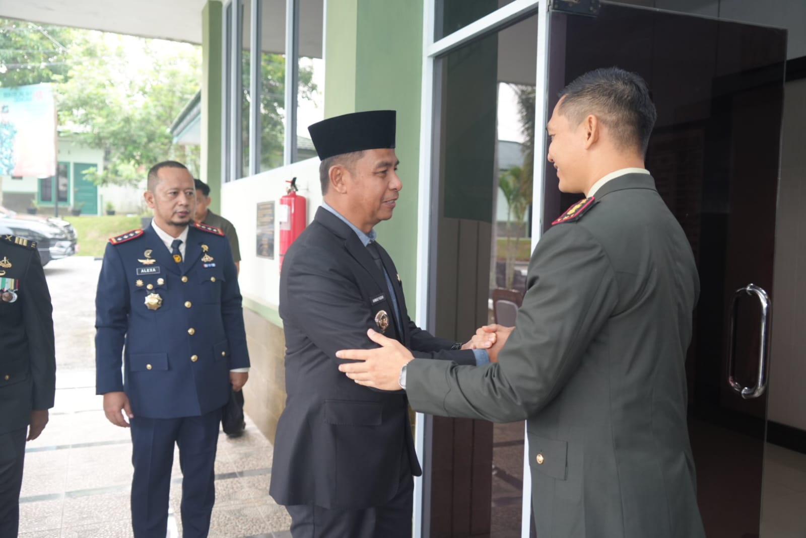 Hadir Pada Upacara Peringatan HUT ke-81 TNI Tahun 2026, Bupati Kampar Ucapkan Selamat Ulang Tahun, TNI Kuat Bersama Rakyat, Indonesia Berdaulat, Adil dan Makmur