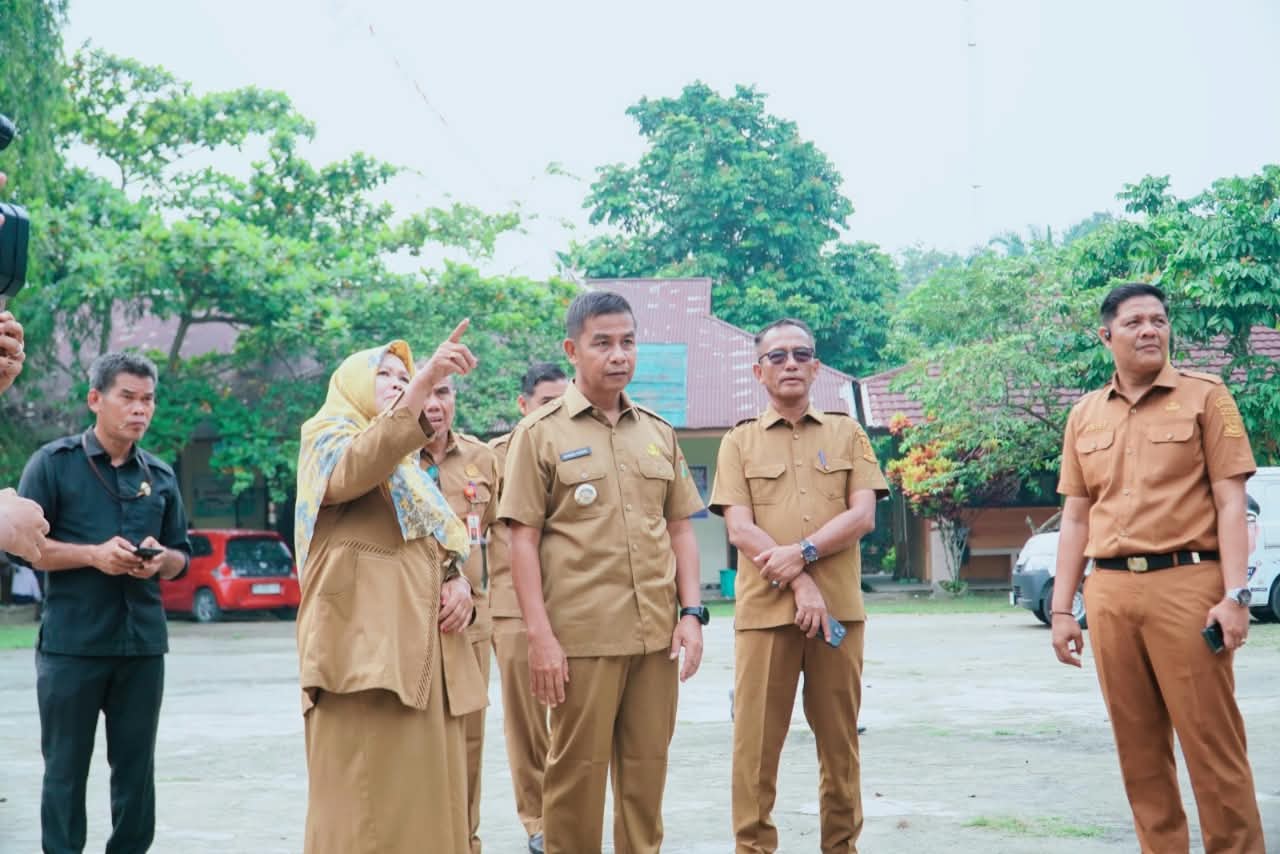 Jemput Aspirasi, Bupati Kampar Tinjau Infrastruktur Jalan, Sekolah dan Puskesmas di Tapung Hulu