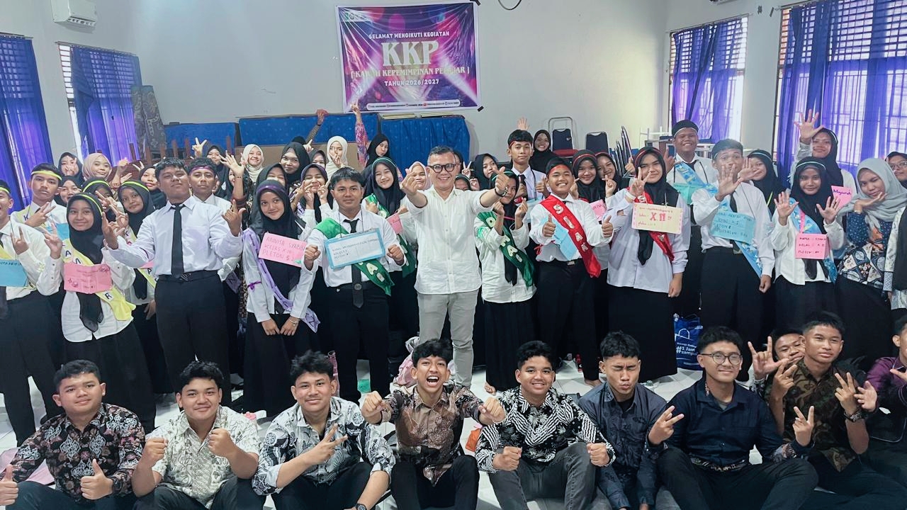 Ketua Bawaslu Jadi Pemateri di KKP OSIS SMAN 1 Bangkinang Kota, Sampaikan Materi Pendidikan Pemilih Pemula ‎